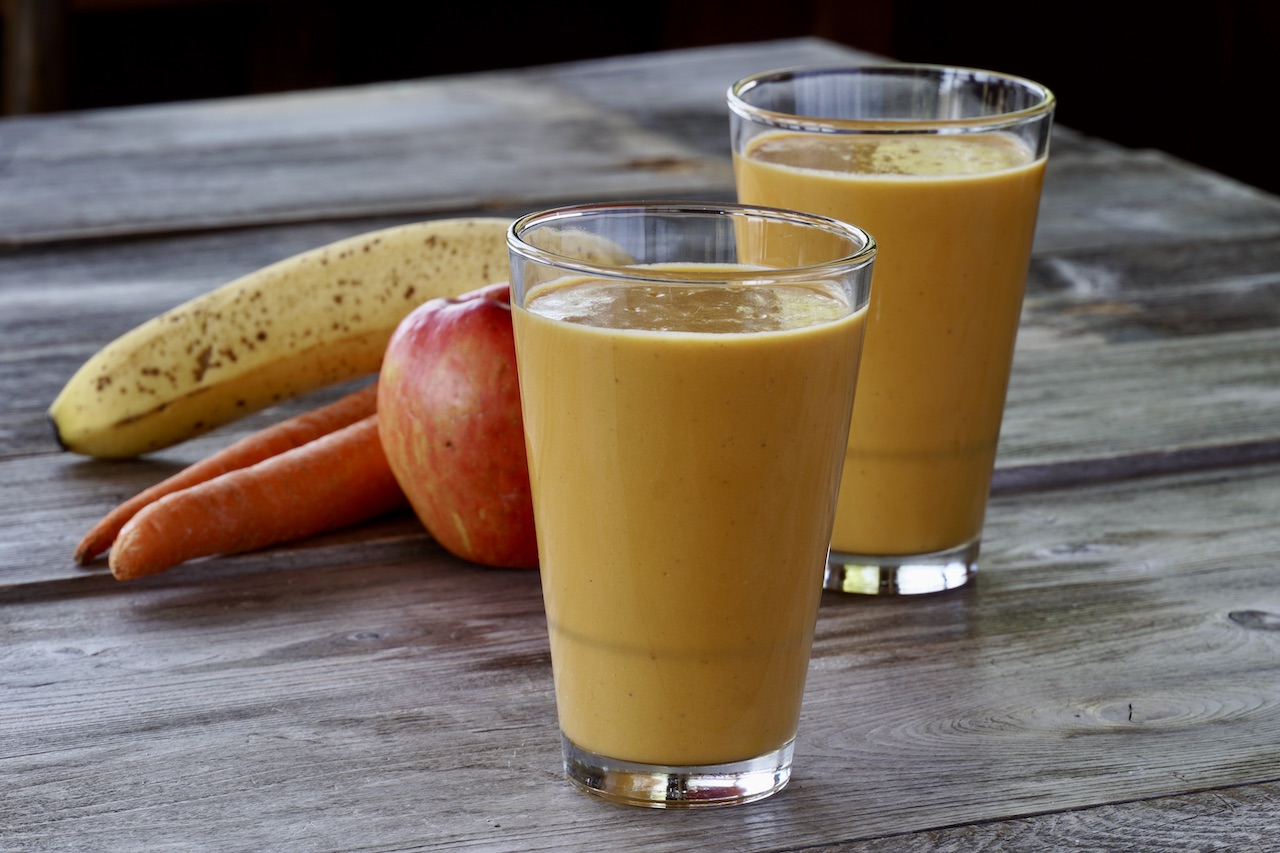 Apple Banana Carrot Smoothie - Weekend at the Cottage