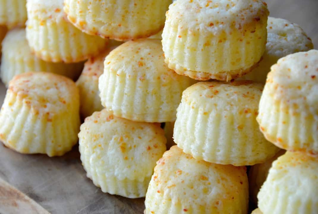Flaky cheese puffs