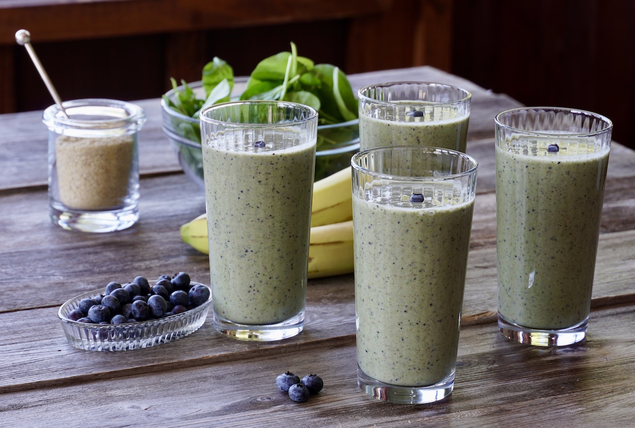 Spinach Blueberry and Banana Smoothie