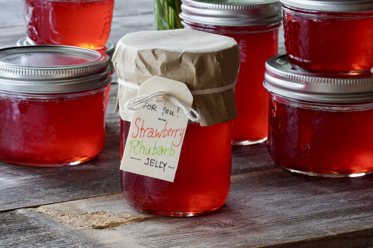 A jar of the jelly with a gift tag attached