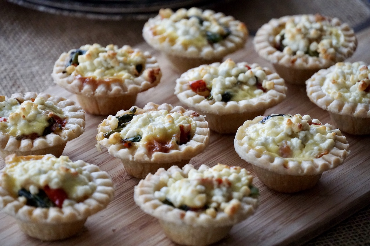 MINI TARTS WITH SMOKED SALMON AND GOAT’S CHEESE