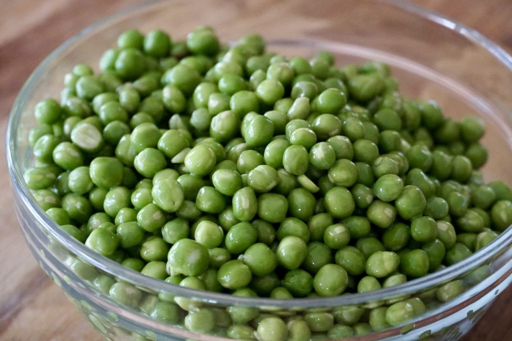 Freshly shelled green peas