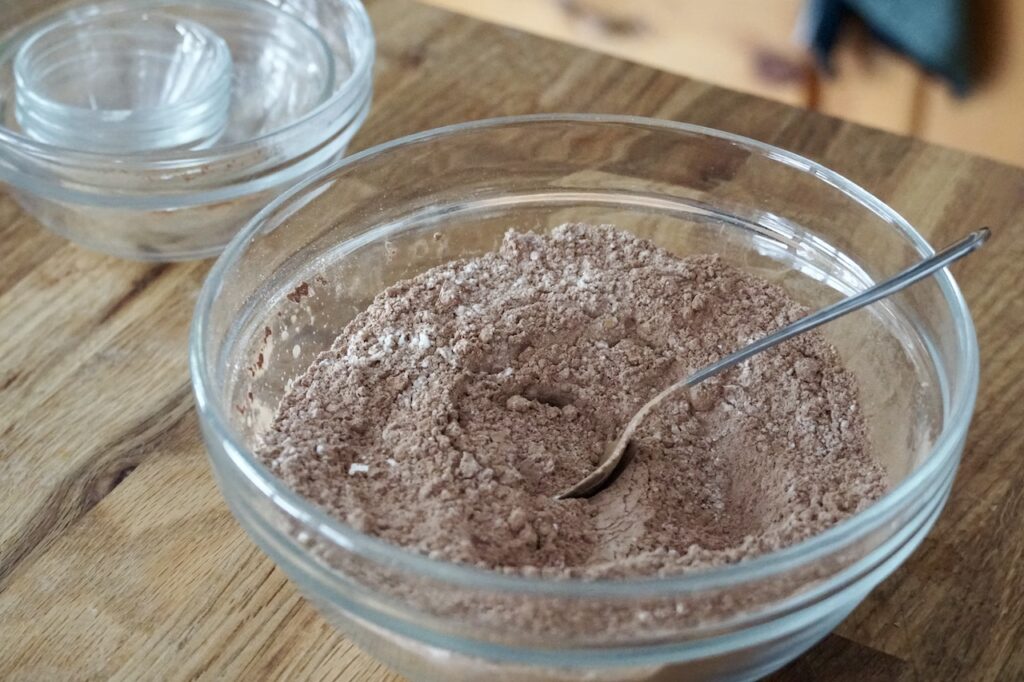 Make sure to stir the dry mixture together thoroughly so the cocoa flavour is everywhere.