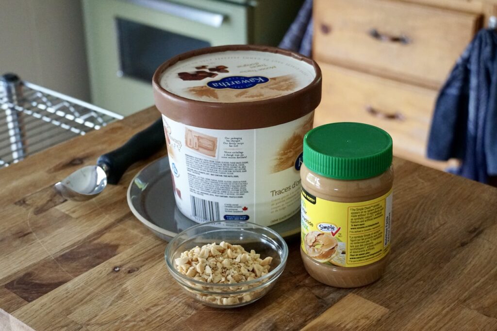 The filling for the ice cream cake is made using ice cream, peanut butter and chopped peanuts