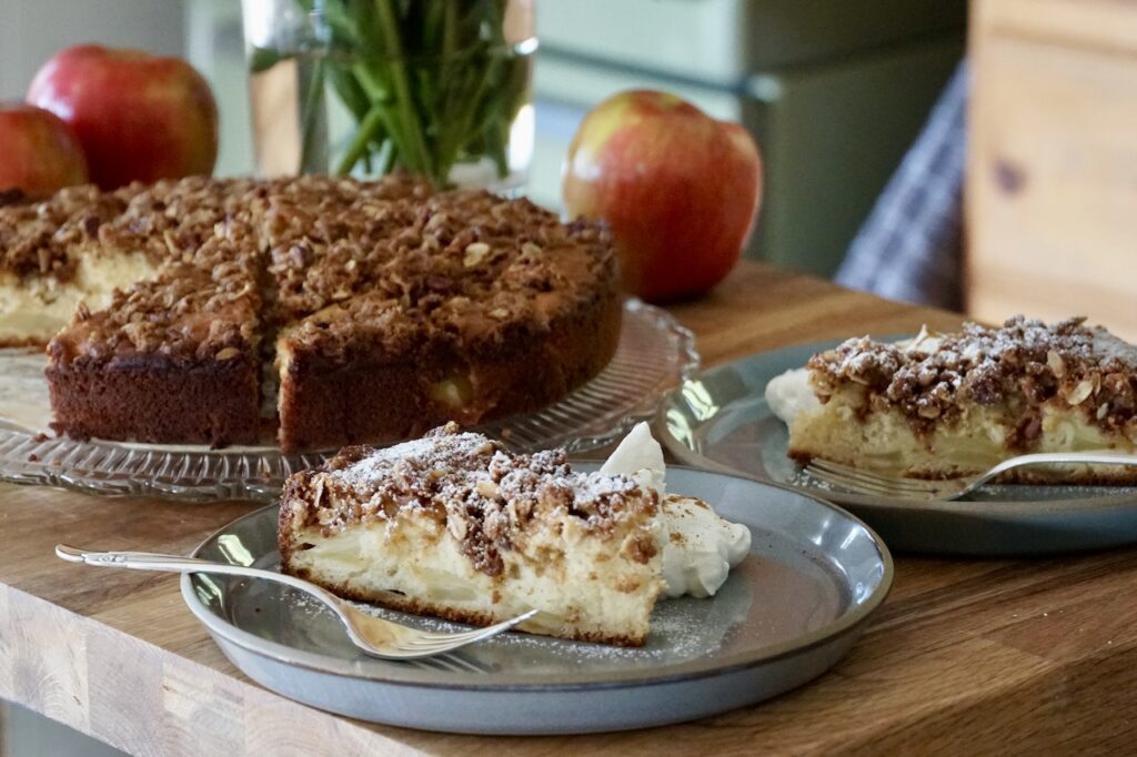 Apple Buckle with Streusel Topping