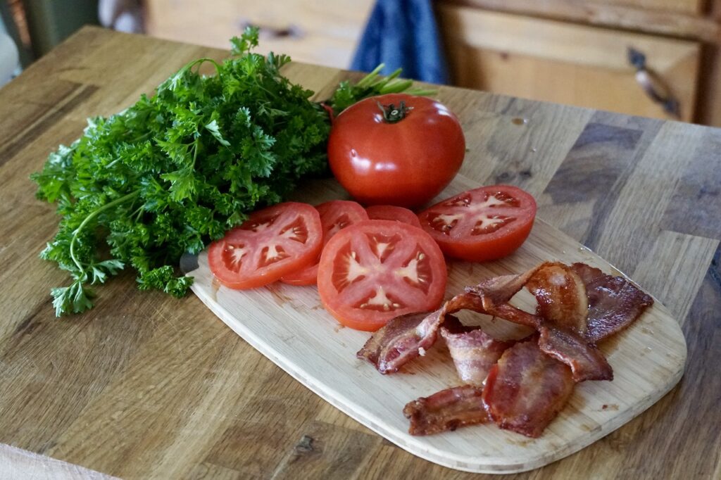 Fresh parsley, tomatoes and crispy bacon for the sandwiches