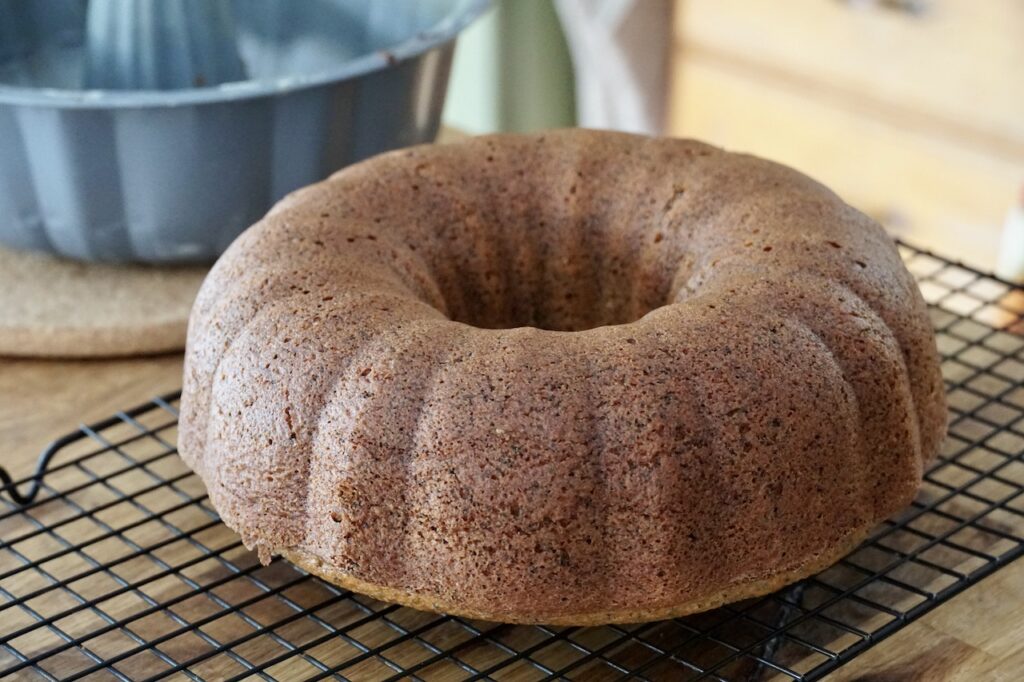 The orange poppyseed cake flipped out of the pan, cooling.