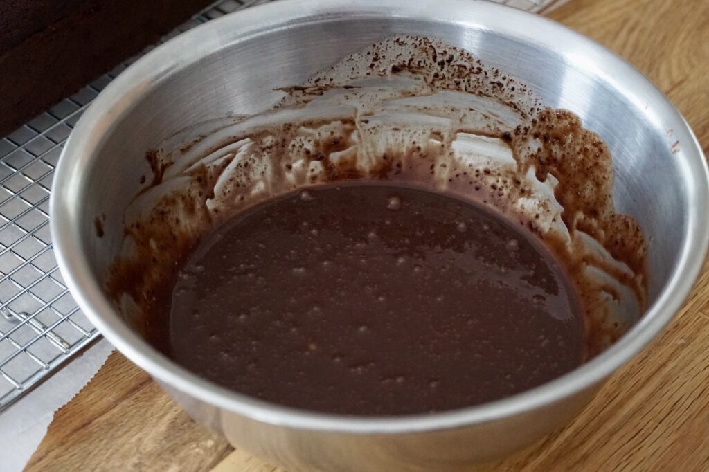 A creamy chocolate glaze for the pound cake.