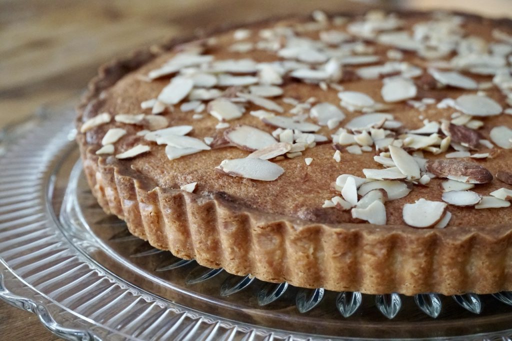 The tart with the outer ring of the pan removed.