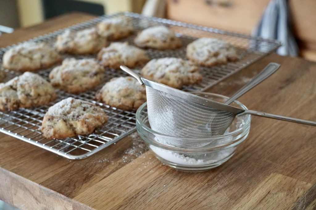 A bowl of icing sugar and a fine sieve to dust the cookies with sugar.