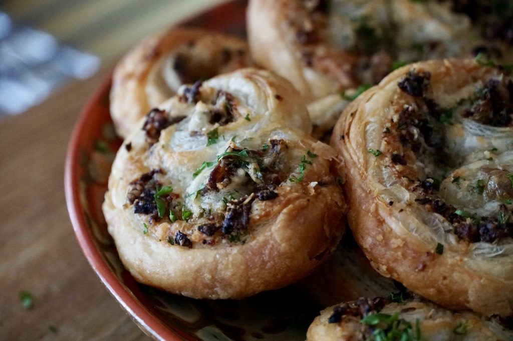 A close up of the vegetarian Puff Pastry Appetizers made with mushrooms.