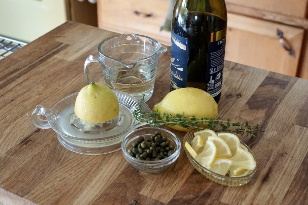 Ingredients for the lemon sauce include: white wine, lemon juice, capers and lemon slices.