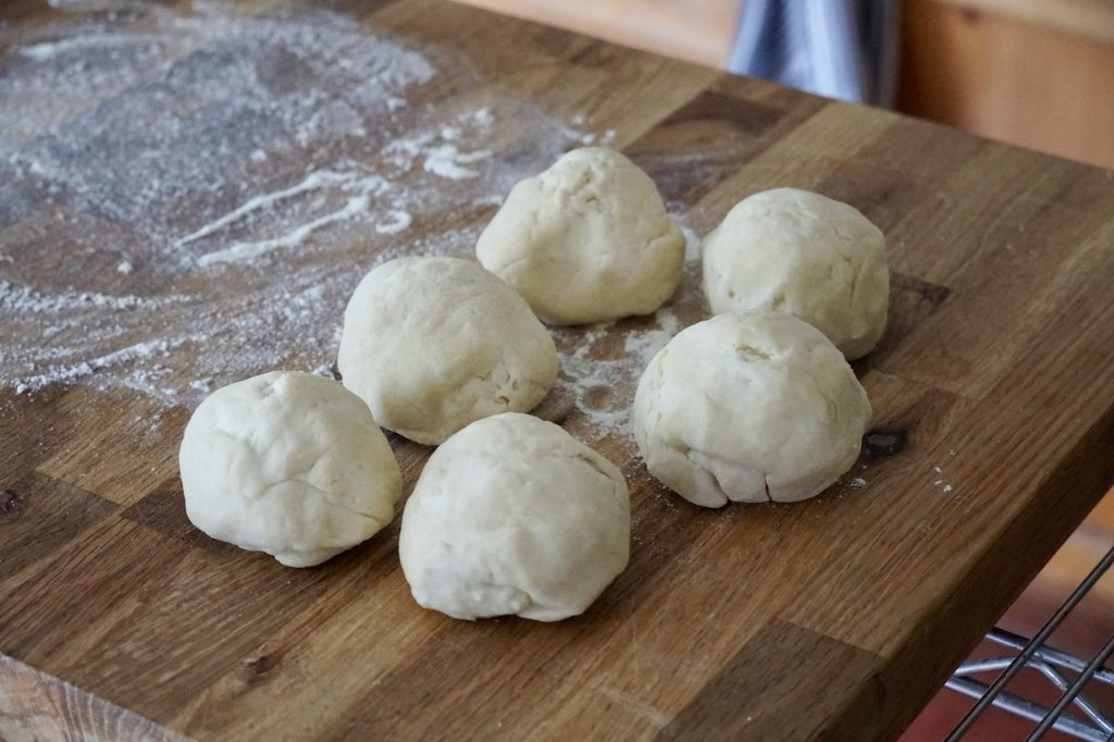 Small dough balls shaped from the larger dough ball.